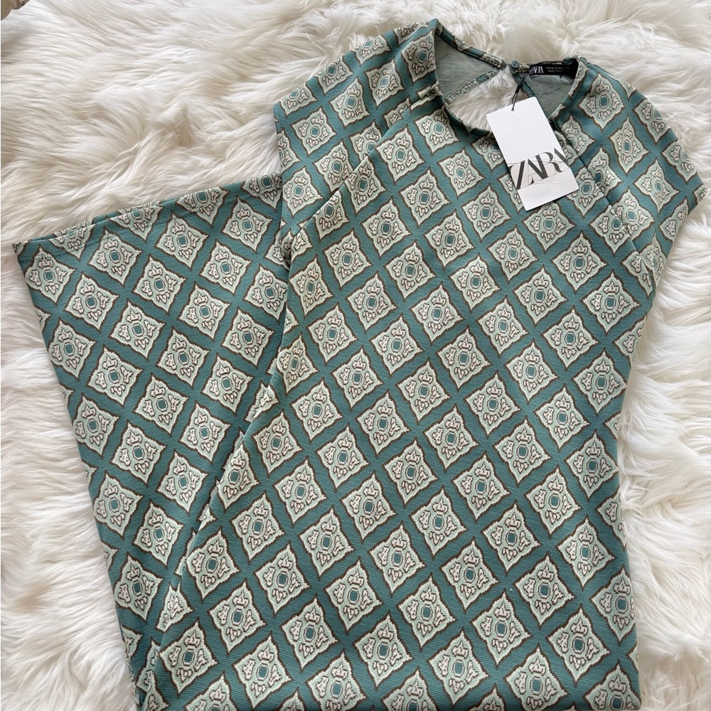 ZARA Geometric Print Dress -M
🎀 Elegant | Retro Chic | Brand New ✨🍃